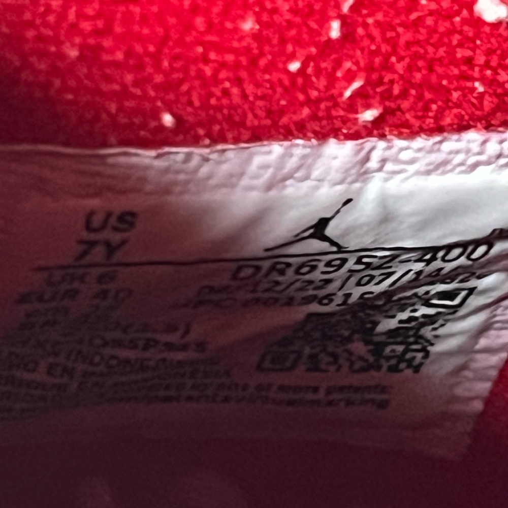 AIR JORDAN 4 RETRO (GS) size 7Y - Picture 6 of 11